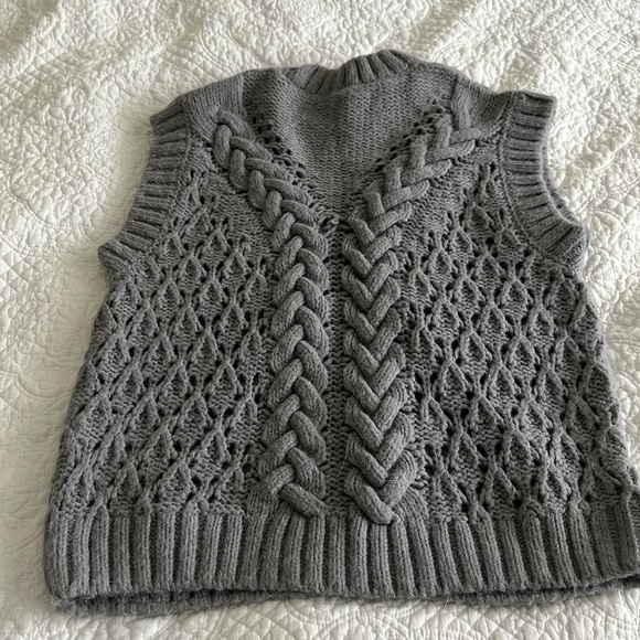 Zara Charcoal Gray Braided Cable Knit Sleeveless Crewneck Sweater Vest - Picture 5 of 8